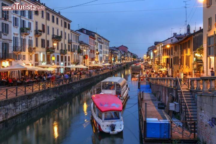 Your Apartments In Navigli District ミラノ エクステリア 写真