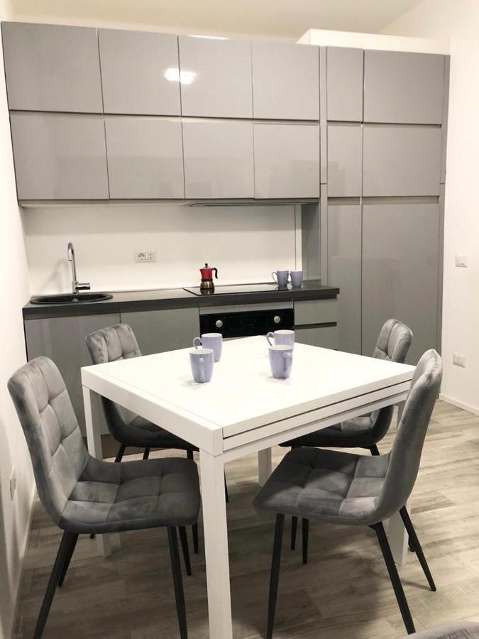 Your Apartments In Navigli District ミラノ エクステリア 写真